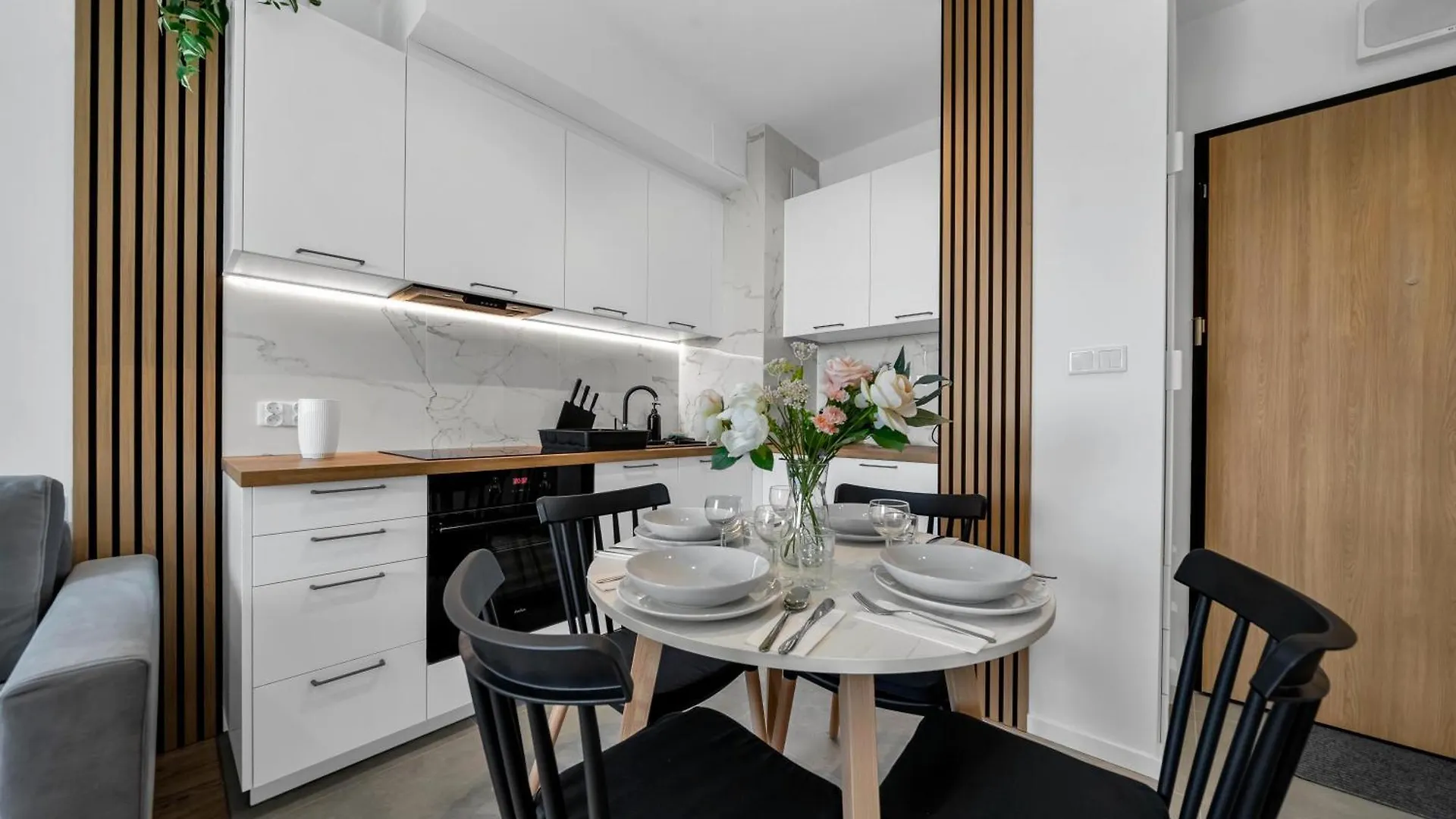 7Th Floor Warsaw Wlochy Apt - Balcony, Workspace - By Rentujemy Poland