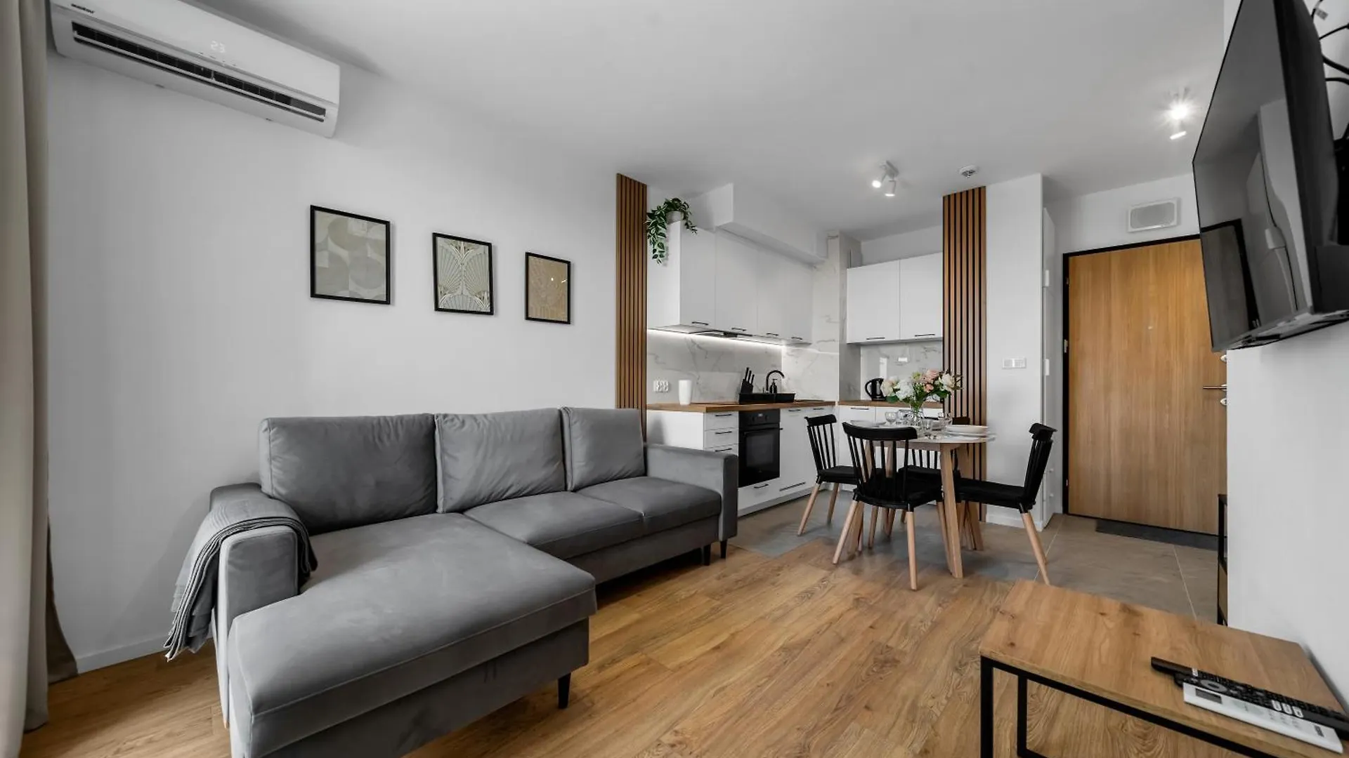 7Th Floor Warsaw Wlochy Apt - Balcony, Workspace - By Rentujemy